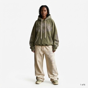 Conjunto de Sudadera con Capucha Verde Oliva Personalizada y Pantalones Jogger Crema, Chándal de Algodón con Pedrería, Ropa Urbana, Venta al por Mayor OEM - Product Image 1
