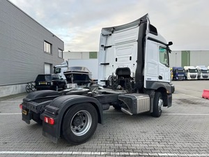 Camion tracteur diesel 6x4 à boîte de vitesses manuelle, poids lourd, pour un contrôle de précision dans la logistique et le transport de marchandises - Product Image 2
