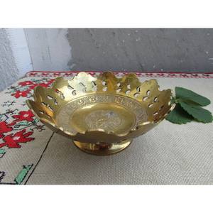 El tazón de latón para servir realza los platos tradicionales y los hace parecer aún más auténticos. La belleza clásica del latón nunca pasa de moda. - Product Image 2