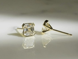 ต่างหูเพชรทรง Asscher แบบคลาสสิกสำหรับผู้หญิง ทองคำชมพู 18K ได้รับการรับรองจาก IGI เพชรเพาะเลี้ยงในห้องปฏิบัติการ ตัวเรือนแบบ Half Bezel Setting สไตล์มินิมอล - Product Image 3