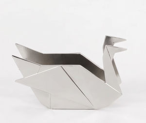 Boîte à mouchoirs moderne en métal en forme de canard, porte-serviettes décoratif fait à la main, finition argentée, design géométrique pour ustensiles de cuisine - Product Image 1