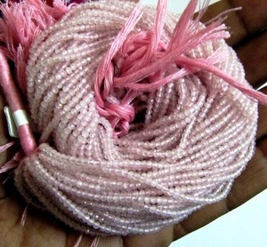 Cuentas de Cuarzo Rosa Natural de 2mm, Hilo de 13 pulgadas de largo, Cuentas Microfacetadas - Product Image 1