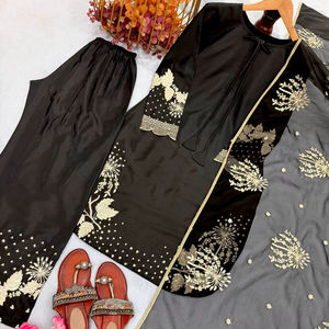 Lanzamiento del nuevo conjunto de ropa de fiesta de diseñador Pur, con top de crepé natural y pantalones palazzo con dupatta. - Product Image 1