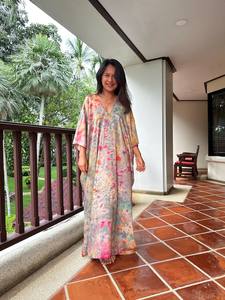 Caftán Gris con Estampado Tie Dye Arcoíris para Mujer, Talla Grande, Vestido de Verano - Product Image 5