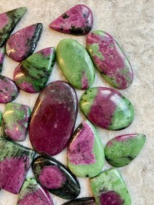 Lote al por mayor de gemas sueltas de Rubí Zoisita, cabujones, proveedor de piedras a granel para la fabricación de joyas - Product Image 3