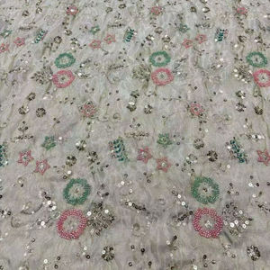 Tissu crêpe naturel HONEY LACE de haute qualité, non tissé, tricoté chaîne, poids moyen, polyester/nylon/métallique, avec motifs floraux/perles, pour mariage - Product Image 1