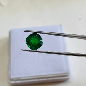 พลอยทซาโวไรต์ทรงคุชชั่น น้ำหนัก 3.29 กะรัต คุณภาพระดับ AAA พร้อมความเงางามระดับ AAA และสีเขียวสดใส ตัดและขัดเงาอย่างสมบูรณ์แบบ - Product Image 3