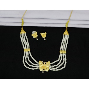 Juego de gargantilla de collar de flores geométricas chapadas en oro de la mejor calidad con cuentas de perlas de imitación Material de aleación duradero y elegante - Product Image 6