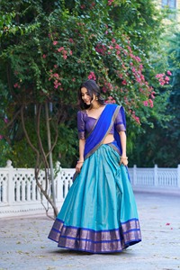 LooknBook Ensemble Lehenga Choli Kanchipuram multicolore pour femme, avec chemisier et dupatta, séchage rapide, idéal pour Diwali et les bals de promo - Product Image 6