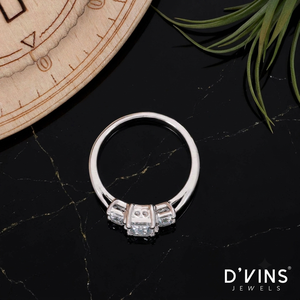 Anillo de compromiso de diamantes de 3 piedras con corte esmeralda para mujer D'VINS, estilo clásico, certificado por IGI - Product Image 4