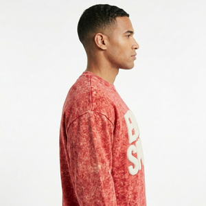 Sweat-shirt unisexe à col rond, coupe décontractée, chaud, avec texte gaufré audacieux, effet délavé premium et impression 3D en relief, pour le sport - Product Image 4