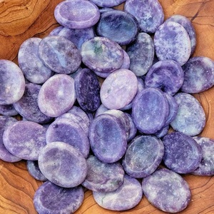 Piedra de Lepidolita Ovalada Natural Hecha a Mano, Piedra de Meditación para el Pulgar, Cristal Curativo Morado, Reiki, Alivio del Estrés, Venta al Por Mayor - Product Image 2