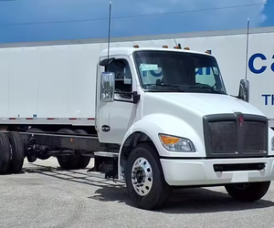 Camión Kenworth T380 de Eje Único, Cabina y Chasis Usados, Cabina Regular, Bajo Kilometraje, Envío Mundial, 100% Excelente Calidad, 2025 2026 - Product Image 1
