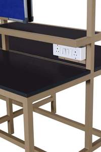 Station de travail industrielle en fonte de fer à design unique avec éclairage LED T5, support d'écran Softboard et grand espace de travail – En promotion - Product Image 3