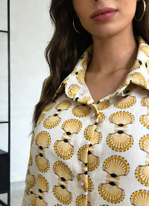 เดรสเชิ้ตผู้หญิงลายเปลือกหอยสีเหลือง แขนยาว ติดกระดุม ยาวปานกลาง ผ้าซาติน ระบายอากาศได้ดี สวยสง่า สวมใส่สบาย เหมาะสำหรับใส่ทำงาน ปี 2026 - Product Image 5