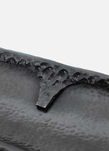 Tazón de Metal Hecho a Mano, Ecológico y Duradero, Diseño Wabi-Sabi, Martillado en Negro con Detalles en Dorado, para Vajilla y Uso Doméstico - Product Image 6
