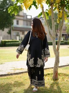 ชุดเซ็ตเสื้อผ้าผู้หญิงสุดเก๋ ดีไซน์ทันสมัย เหมาะสำหรับใส่ลำลอง ใส่ทำงาน และใส่ในชีวิตประจำวัน - Product Image 5