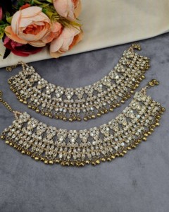 Paire de chevillères Payal en pierre lourde sculptée, vente en gros, bijoux de mode nuptiale indiens, finition or antique, collection Ghungroo Payal - Product Image 3