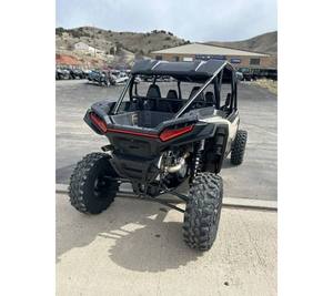 RZR XP 4 1000 อัลติเมท UTV ขับเคลื่อน 4 ล้อ 4 จังหวะ ได้รับการรับรองมาตรฐาน EPA และ EEC - Product Image 2