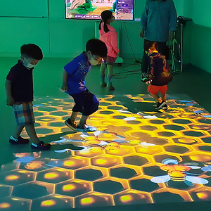 ซอฟต์แวร์หน้าจอสัมผัสแบบอินเทอร์แอคทีฟสำหรับร้านกาแฟเด็ก Digital Floor PlanetDestruction Awesome Island พร้อมเซ็นเซอร์ฉายภาพบนกระดานแสดงผลที่ปรับแต่งได้ - Product Image 3