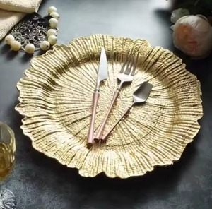 จานรองโลหะทรงกลมแบบพรีเมียมสำหรับงานเลี้ยงและโต๊ะงานแต่งงาน - Product Image 4