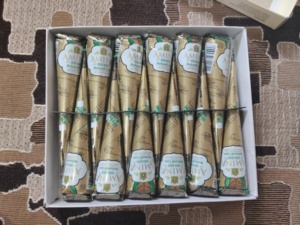 Cône de henné brun biologique Amina |   Tatouages temporaires pour les fêtes de mariage indiennes traditionnelles |   370G Produit corporel naturel à base de plantes sûr pour le corps - Product Image 6