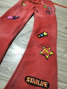 Pantalon de jogging ample en coton pour femme, style vintage, délavé à l'acide, avec patchs imprimés et sérigraphie - Product Image 2