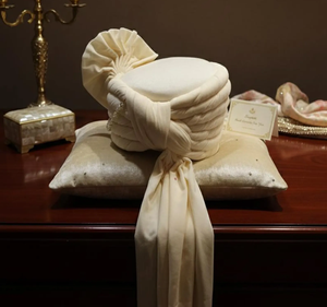 Turban Safa en Soie Crème Traditionnel pour Homme avec Broche Sarpech Kalgi en Cristal Faite à la Main et Plume, Idéal pour Mariage (Vente en Gros) - Product Image 3