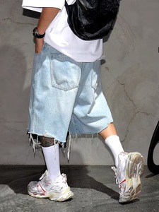 Shorts en jean baggy tendance pour hommes, déchirés, personnalisés, à ourlet brut, coupe ample, délavage vintage, style streetwear décontracté, vente en gros OEM - Product Image 3