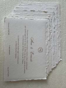 การ์ดเชิญงานแต่งงานแบบเรียบง่ายขอบกระดาษตัดด้วยมือ กระดาษคอตตอนหรูหราสั่งทำพิเศษ เป็นมิตรกับสิ่งแวดล้อม พิมพ์ลายด้วยระบบถ่ายโอนความร้อน - Product Image 2