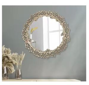 Miroir mural décoratif suspendu, forme attrayante, miroirs muraux en métal pour l'entrée, le salon et la décoration de la chambre à coucher - Product Image 1