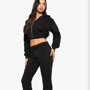 Ensemble de survêtement 3 pièces personnalisable en polyester pour femme, idéal pour l'entraînement et la course, motif uni, haut de sport hiver, vente en gros - Product Image 3