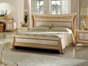Juego de Dormitorio de Lujo en Madera de Teca Sólida, Estilo Neoclásico Italiano, Color Crema Perla, Cama King Size con Cabecera y Pie de Cama, 2 Mesitas de Noche, Estilo Villa - Product Image 2