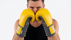 Gants de boxe en cuir jaune véritable Dumela, design à lacets avec accents noirs - Product Image 2