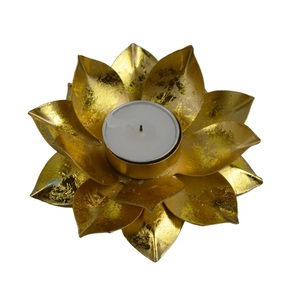Portavelas Brillante con Diseño de Metal y Acabado en Lámina, para Decoración del Hogar y Mesa Navideña - Product Image 2