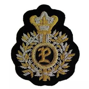 Insignias Bordadas Hechas a Mano de Calidad Premium, Servicio OEM, Colores y Logotipo Personalizados, MOQ Bajo de 25 Piezas, Tela de Bajo Costo - Product Image 3