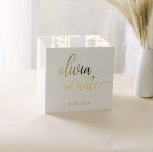 Boîte de cartes-cadeaux en acrylique personnalisée économique Solution sécurisée et chic pour les mariages, les anniversaires et les célébrations spéciales - Product Image 1