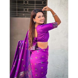 Sari de Seda Baluchari Morada con Bordado Zari de Elite Weaves para Vestimenta India y Pakistaní - Product Image 3