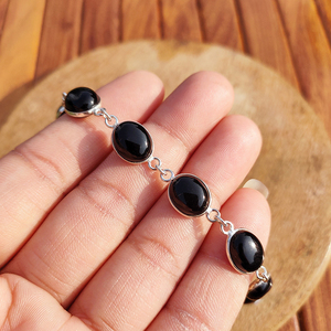 Pulsera de Obsidiana Negra Elegante Estilo Bohemio Unisex con Cadena Plateada, Ideal para Regalo - Product Image 1