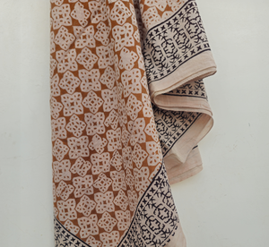 Paréo en coton imprimé à la main pour femme, léger, style bohème, pour la plage, les vacances, ou comme foulard de bain - Product Image 3