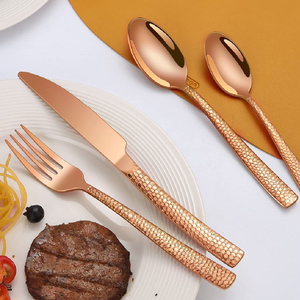 Juego de cubiertos chapados en oro pulido con mangos cónicos para mesa de comedor y restaurante contemporáneo, para servir y decorar. - Product Image 4