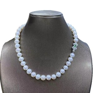 Collar de Perlas Redondas Blancas Grandes de 10-11 mm con Hebilla de Plata de Ley S925 de Primera Calidad, Regalo de Alta Calidad para Personas Mayores - Product Image 1