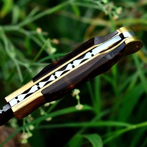 Pasha Enterprises - Juego de cuchillos plegables multifuncionales de acero de Damasco con funda de cuero y mango de madera Pakka/hueso - Cuchillo premium - Product Image 3