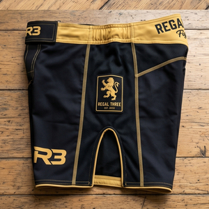 Pantalones Cortos de MMA Regal Three para Hombre, Color Negro y Dorado, Sublimados, Ropa de Artes Marciales, Pantalones Cortos de Boxeador Unisex, Transpirables - Product Image 2