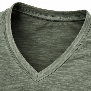 Vente en gros de t-shirts personnalisés à col en V, tissu en coton doux, plusieurs tailles et service de fabrication de vêtements de sport OEM - Product Image 3