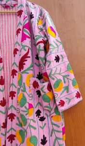 Veste florale authentique brodée Suzani pour femme, style bohème gypsy hippie, manteau d'hiver chic pour spa et bain, kimono bohème en soie/coton - Product Image 3
