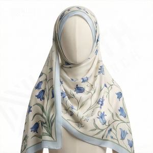 Pañuelo de nailon largo y estrecho con estampado floral elegante y borlas, suave y transpirable, nuevo estilo, para mujer, venta al por mayor, accesorio de moda y estilo para la cabeza. - Product Image 5