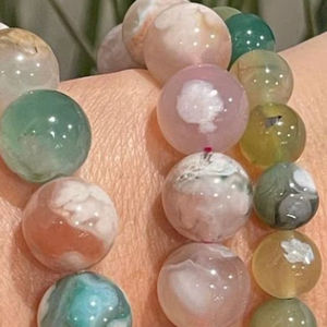 Conjunto de pulseras de resina coloridas y ecológicas, combina y mezcla para infinitas opciones de estilo, colección de joyería para mujer, diseño floral. - Product Image 1