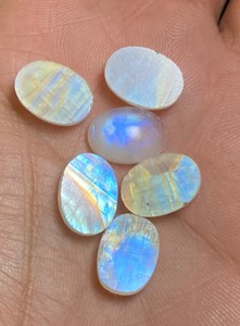 Pierre de lune arc-en-ciel naturelle hautement polie, cabochon ovale 8x10mm, poli des deux côtés, pierre précieuse en vrac pour la fabrication de pendentifs et de boucles d'oreilles - Product Image 2