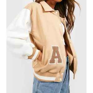 Chaqueta Varsity Beige Blanca con Parche Bordado con la Letra A, Corte Holgado Informal, Cuello Camisero, Cierre de Botones, para Otoño - Product Image 6
